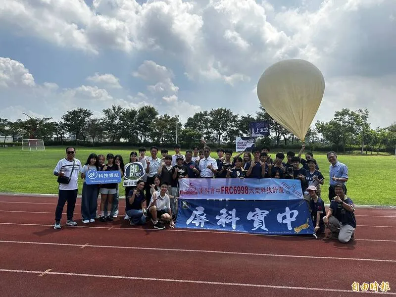 【消息公告】高中生自製立方衛星成功升空 —— 成功大學夏漢民太空中心攜手南科實中、屏科實中啟航太空教育